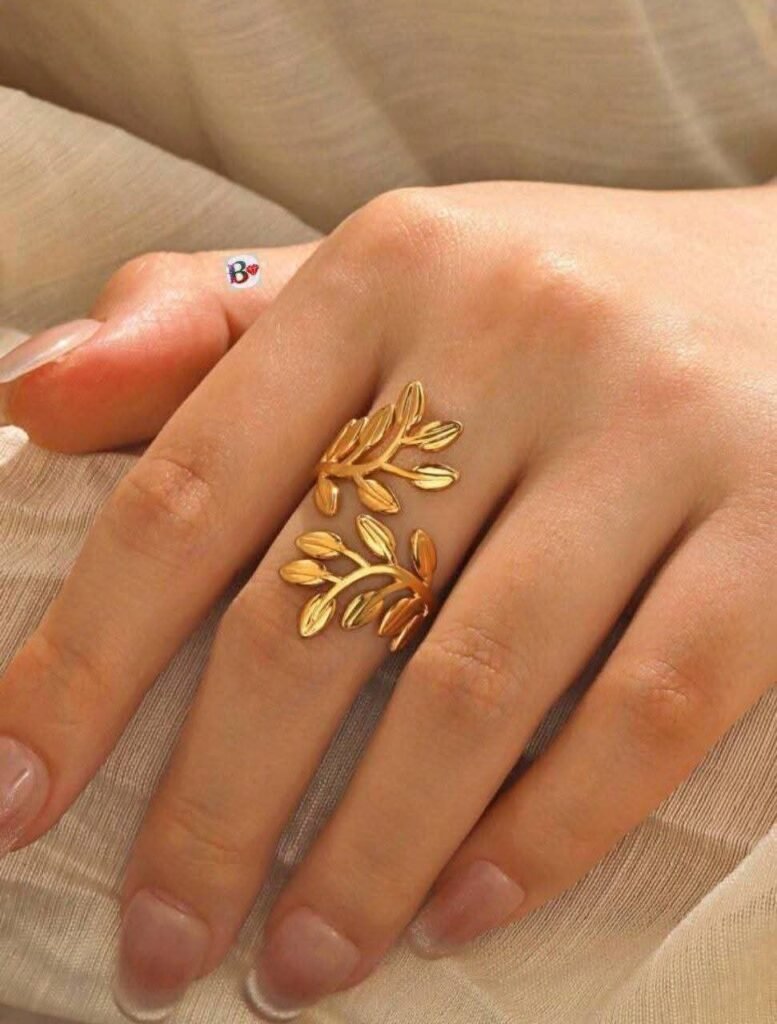 Durable anti-tarnish fashion ring – keeps its shine and resists fading over time.